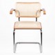 Réplique de la chaise Cesca avec accoudoirs du designer Marcel Breuer